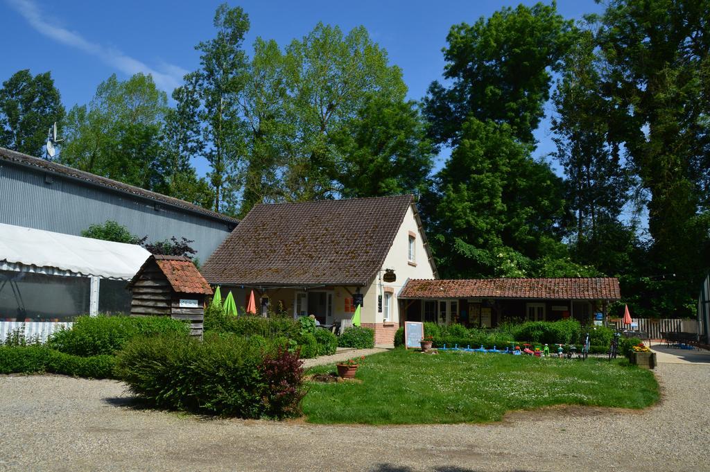 Camping Le Val De Trie Béhen Екстериор снимка